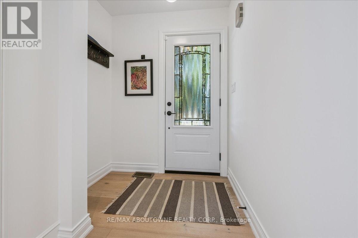 












489 REBECCA STREET

,
Oakville (WO West),




Ontario
L6K1K8

