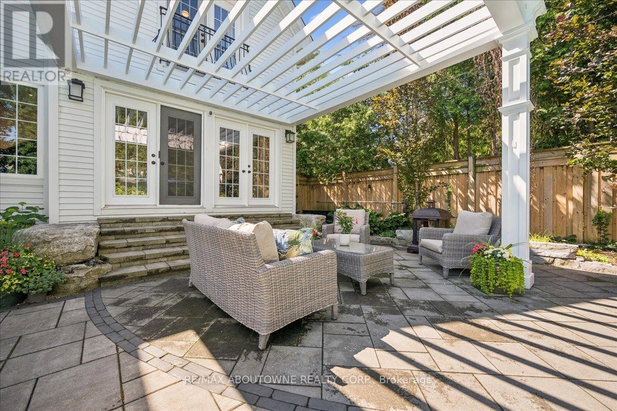 












489 REBECCA STREET

,
Oakville (WO West),




Ontario
L6K1K8

