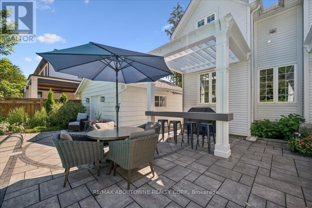 












489 REBECCA STREET

,
Oakville (WO West),




Ontario
L6K1K8

