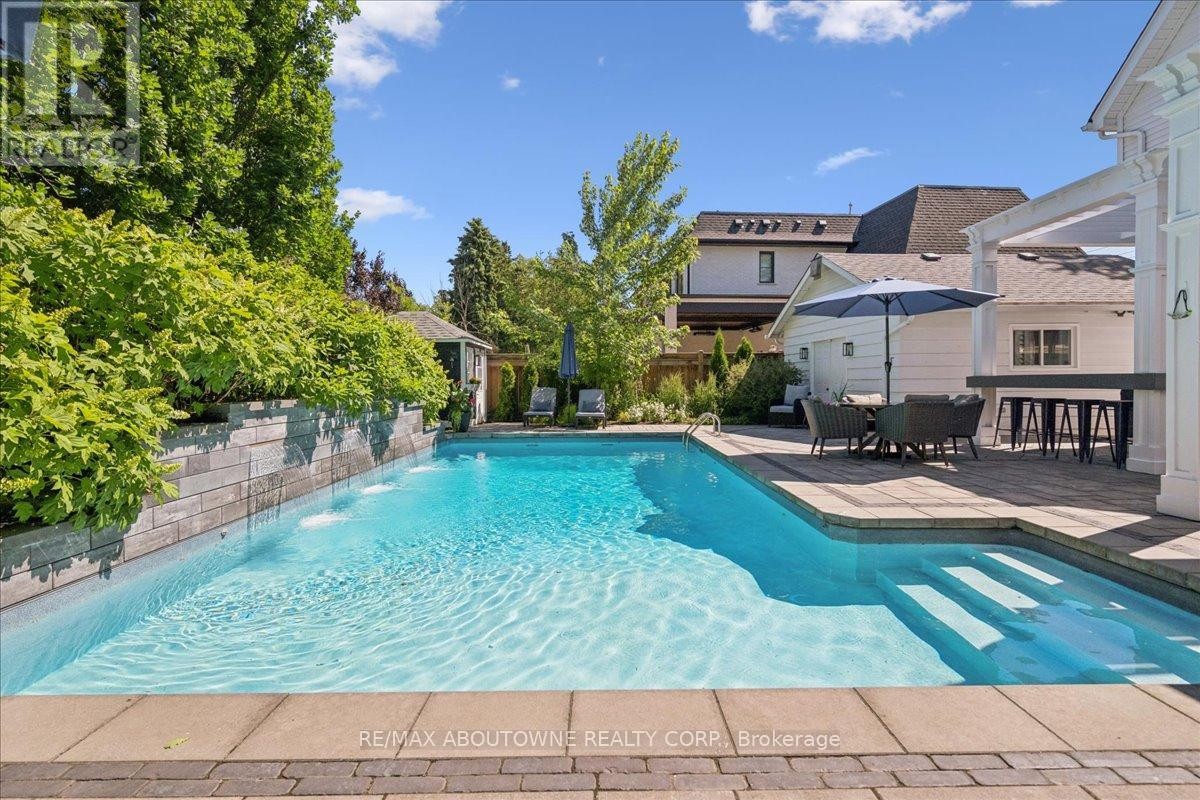 












489 REBECCA STREET

,
Oakville (WO West),




Ontario
L6K1K8

