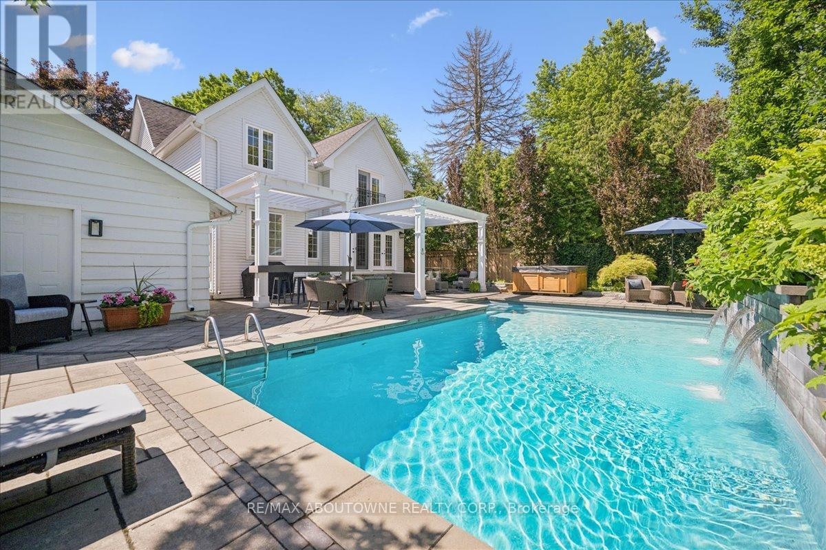 












489 REBECCA STREET

,
Oakville (WO West),




Ontario
L6K1K8

