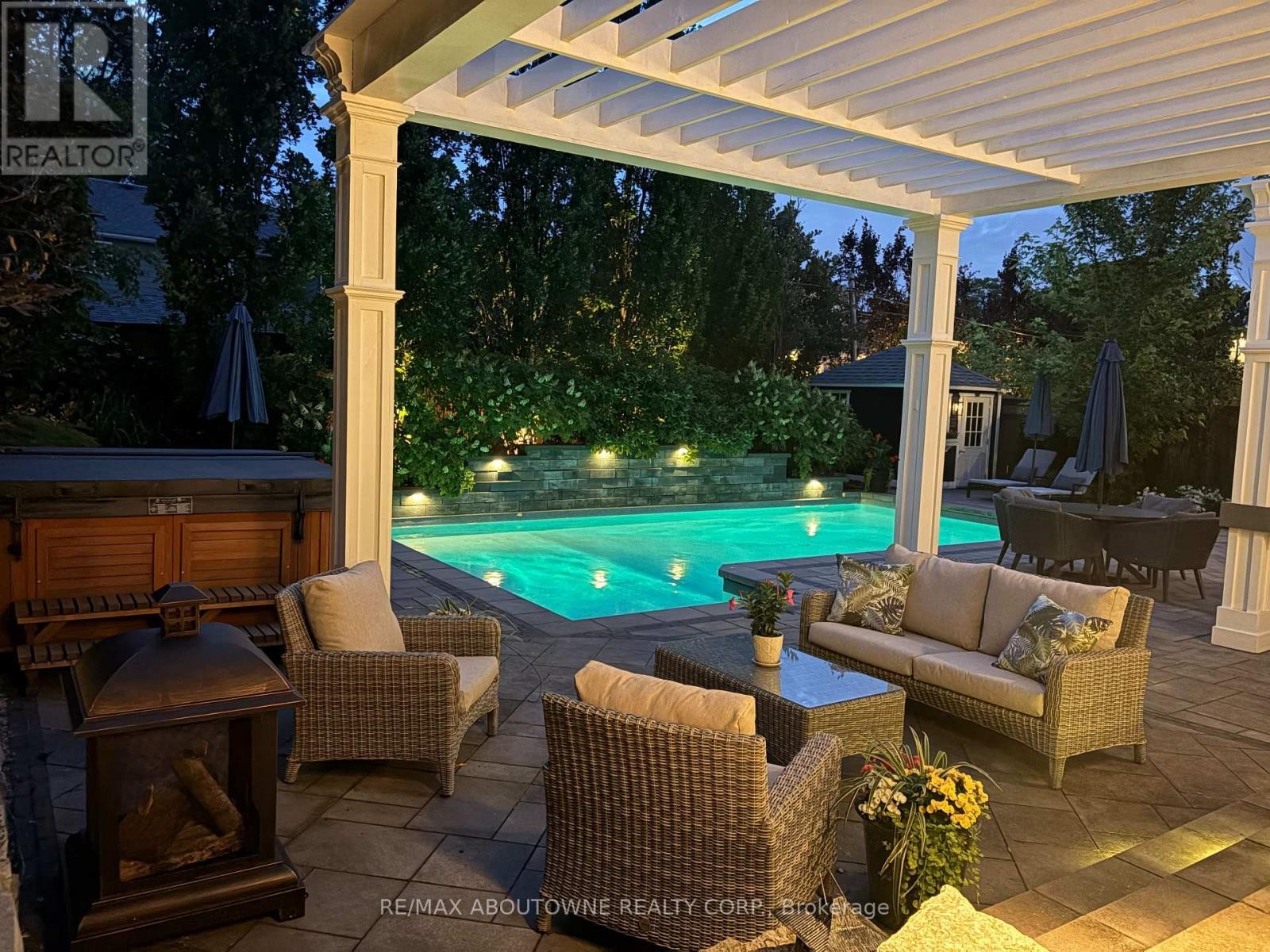 












489 REBECCA STREET

,
Oakville (WO West),




Ontario
L6K1K8


