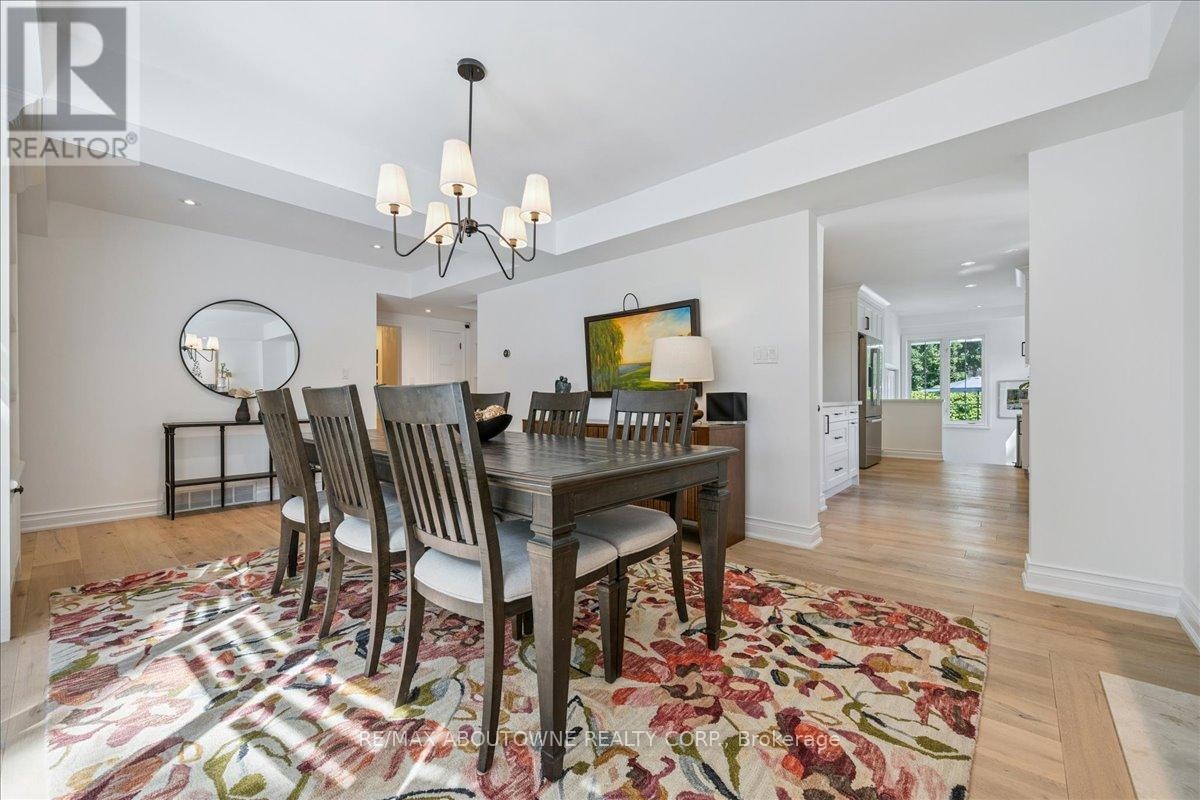 












489 REBECCA STREET

,
Oakville (WO West),




Ontario
L6K1K8


