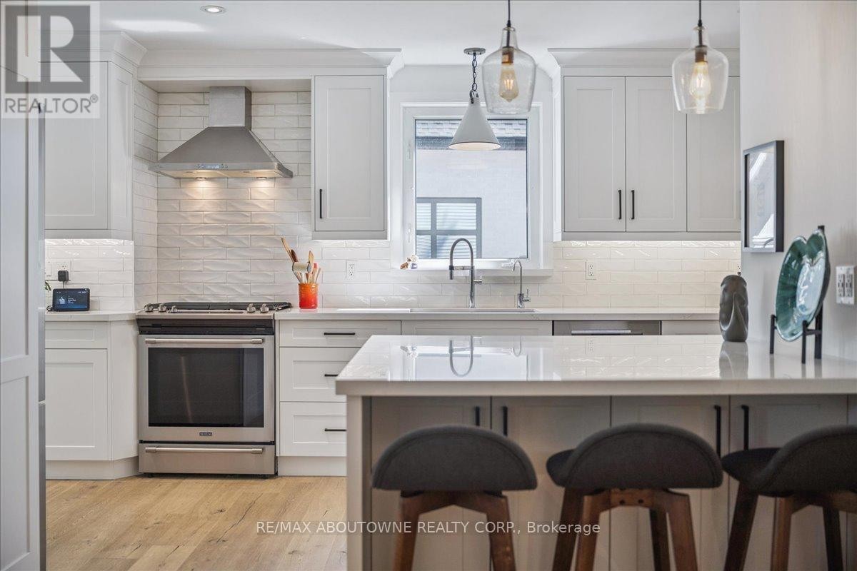 












489 REBECCA STREET

,
Oakville (WO West),




Ontario
L6K1K8

