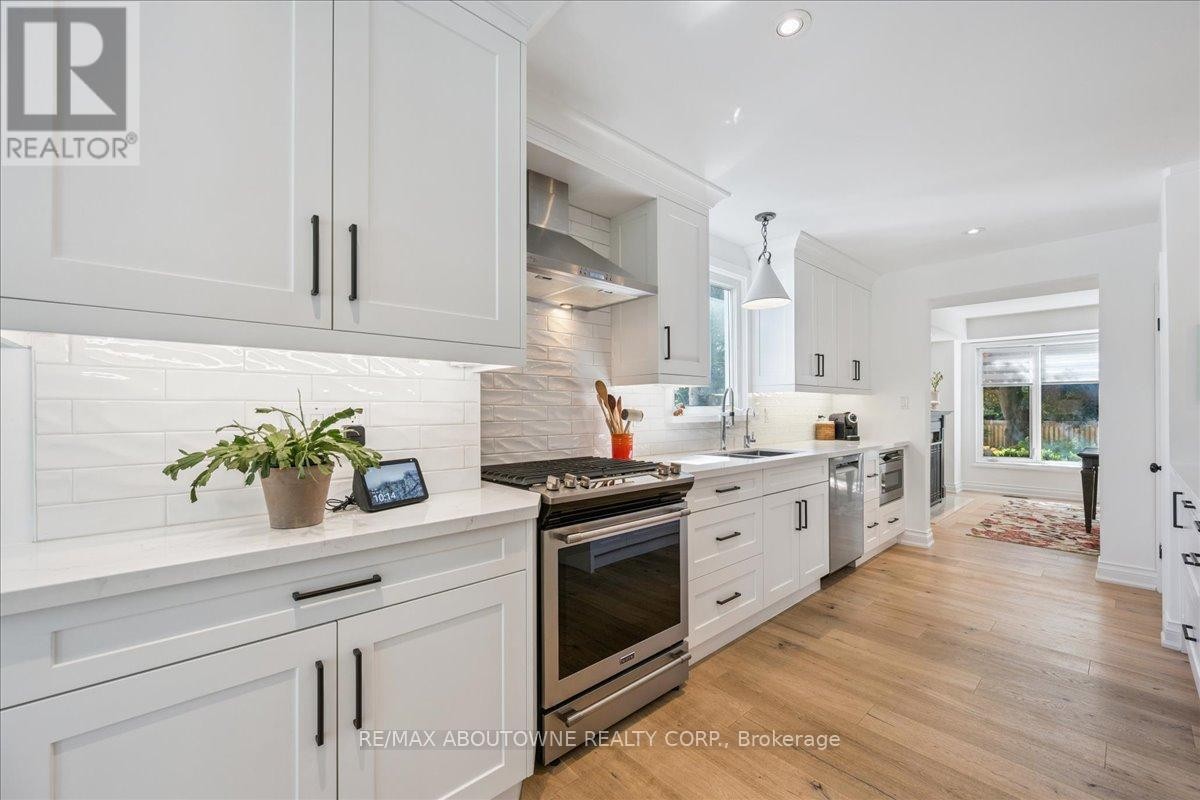 












489 REBECCA STREET

,
Oakville (WO West),




Ontario
L6K1K8


