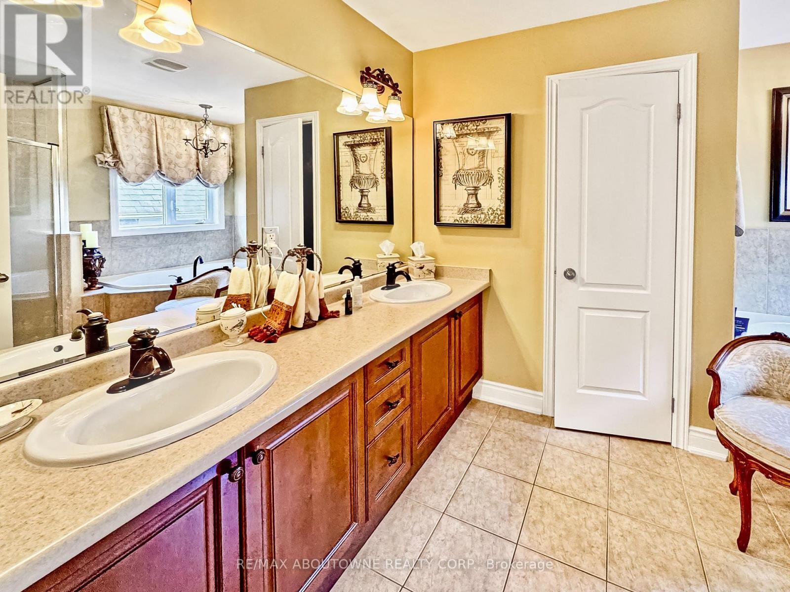 












434 NAUTICAL BOULEVARD

,
Oakville (BR Bronte),




Ontario
L6L0A6

