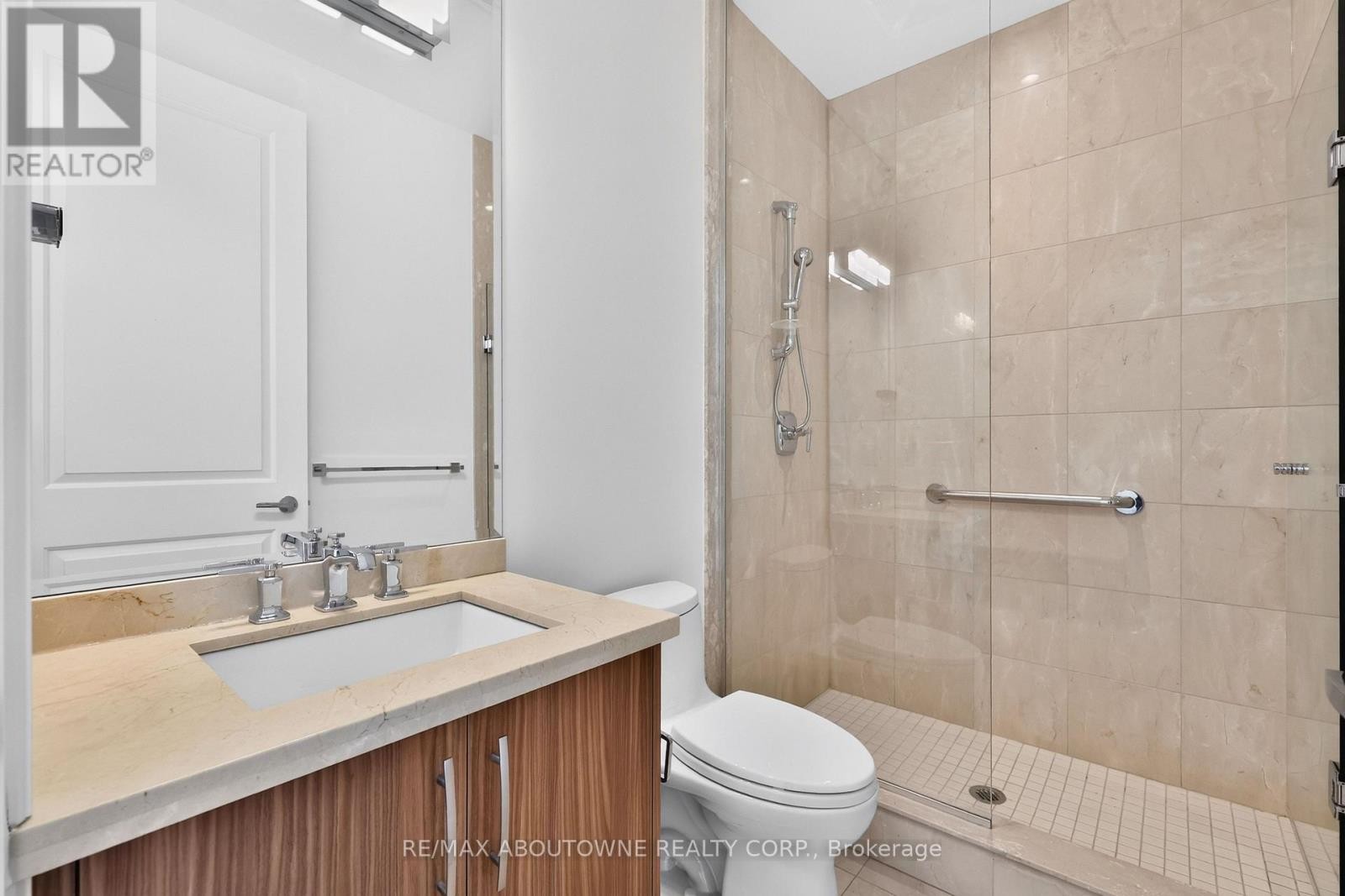 












808 - 11 BRONTE ROAD

,
Oakville (BR Bronte),




Ontario
L6L5B6

