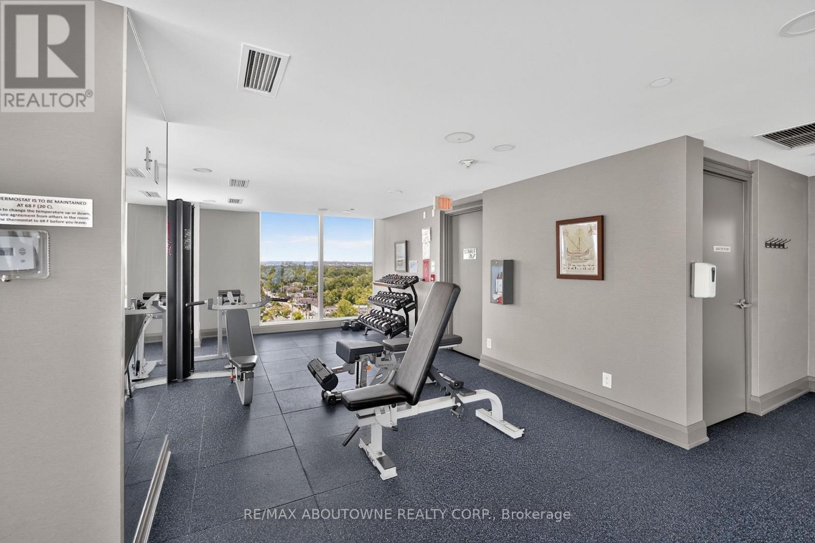 












808 - 11 BRONTE ROAD

,
Oakville (BR Bronte),




Ontario
L6L5B6


