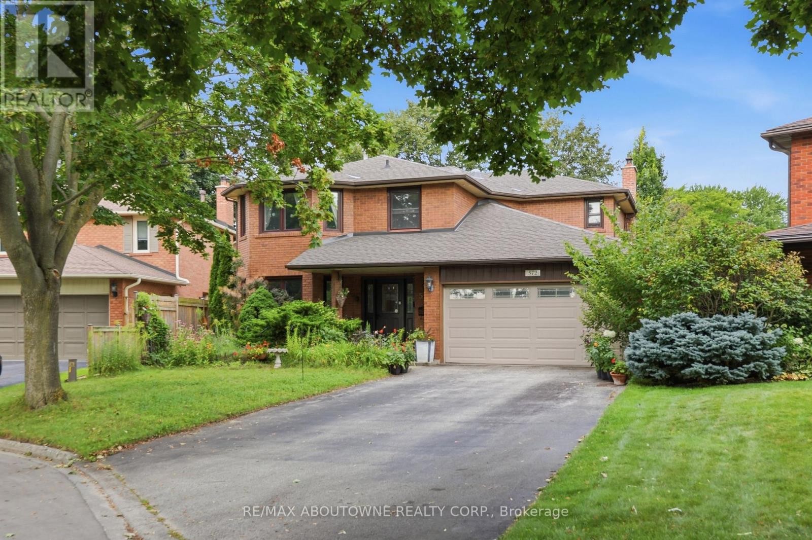 












572 HARMONY AVENUE

,
Burlington (Roseland),




Ontario
L7N3S8


