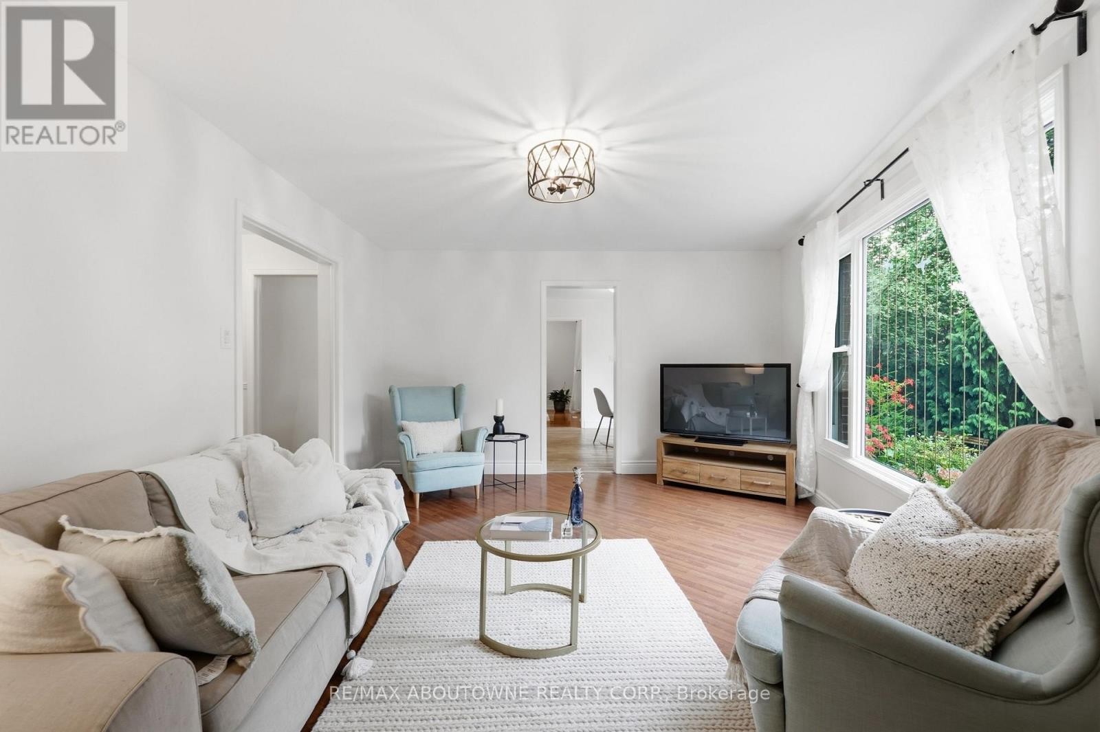 












572 HARMONY AVENUE

,
Burlington (Roseland),




Ontario
L7N3S8

