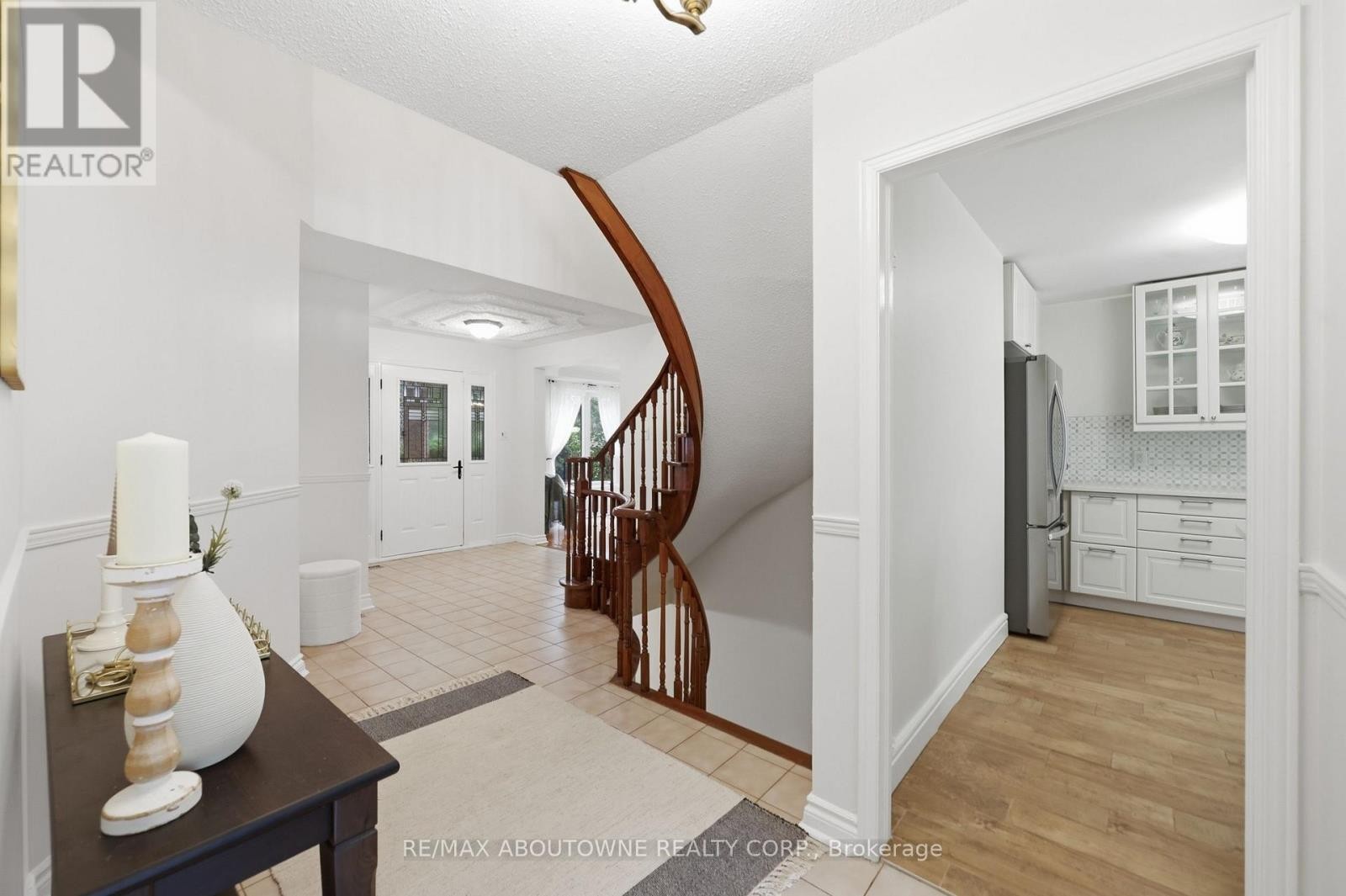 












572 HARMONY AVENUE

,
Burlington (Roseland),




Ontario
L7N3S8

