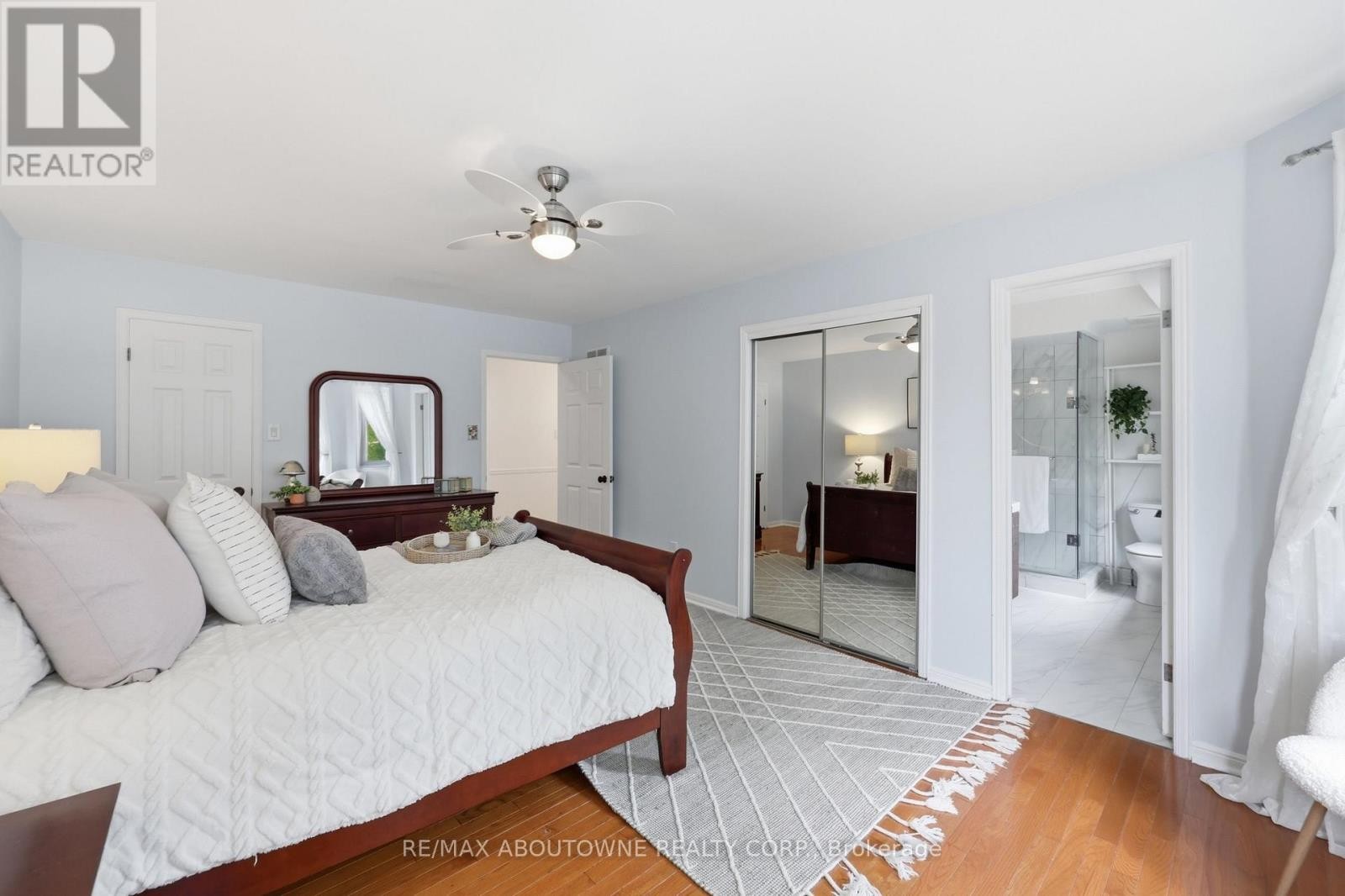 












572 HARMONY AVENUE

,
Burlington (Roseland),




Ontario
L7N3S8

