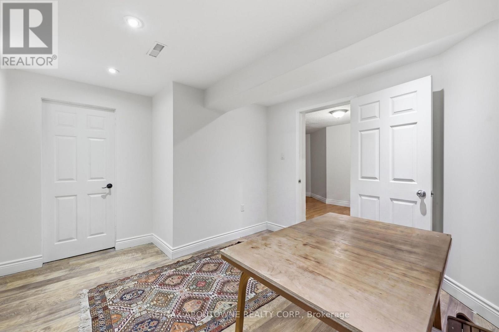 












572 HARMONY AVENUE

,
Burlington (Roseland),




Ontario
L7N3S8

