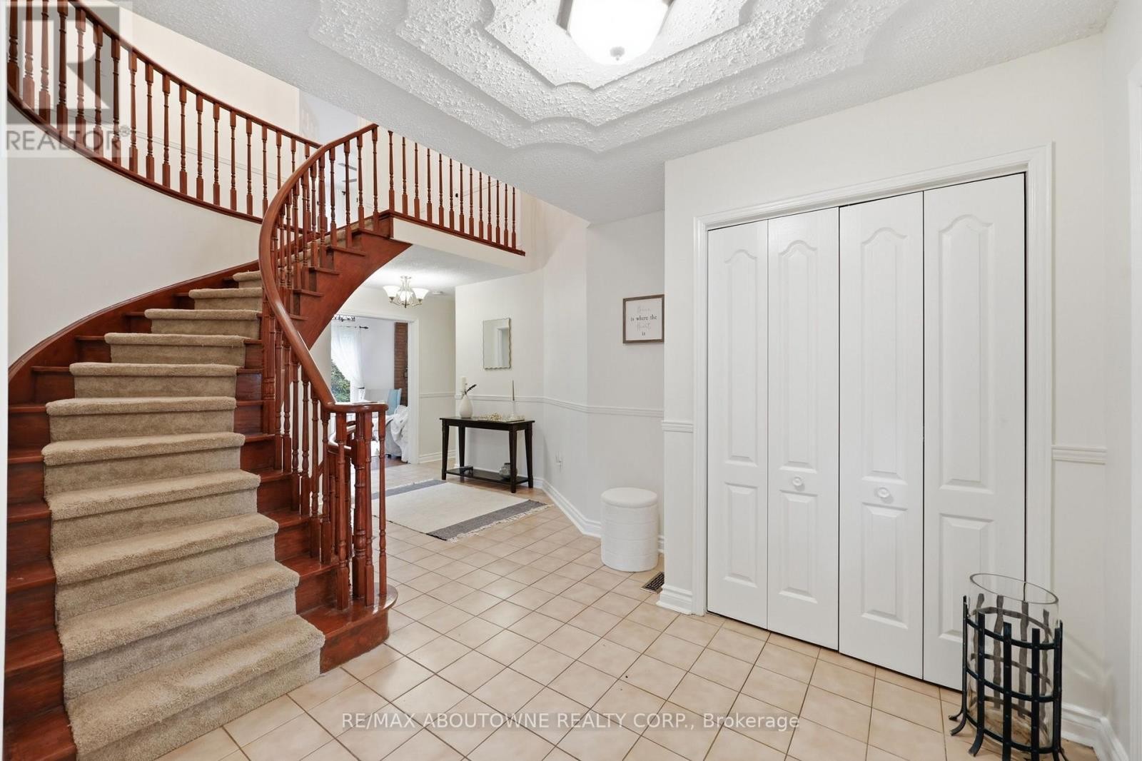 












572 HARMONY AVENUE

,
Burlington (Roseland),




Ontario
L7N3S8


