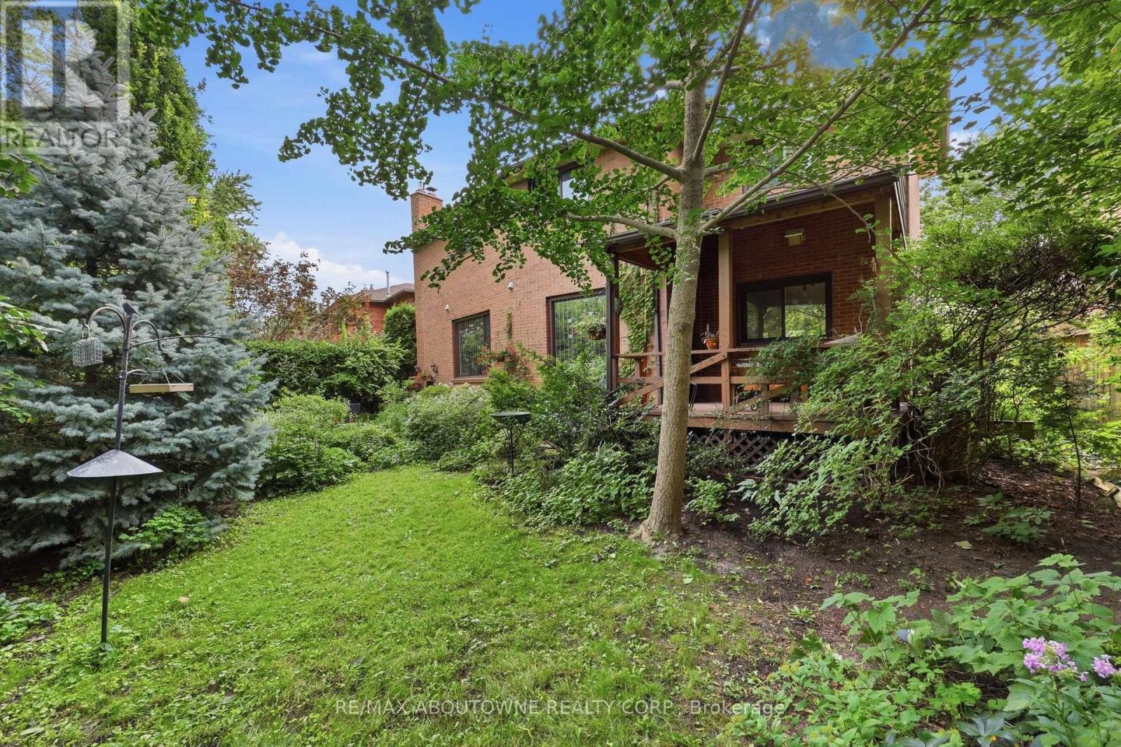 












572 HARMONY AVENUE

,
Burlington (Roseland),




Ontario
L7N3S8

