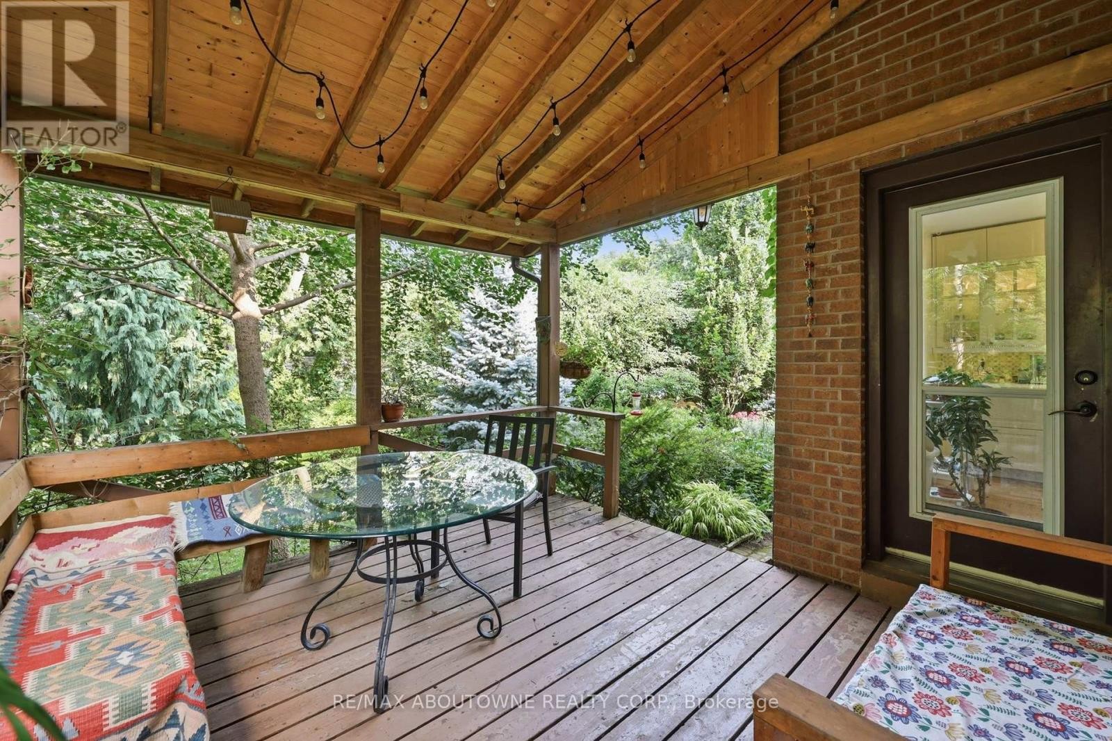 












572 HARMONY AVENUE

,
Burlington (Roseland),




Ontario
L7N3S8

