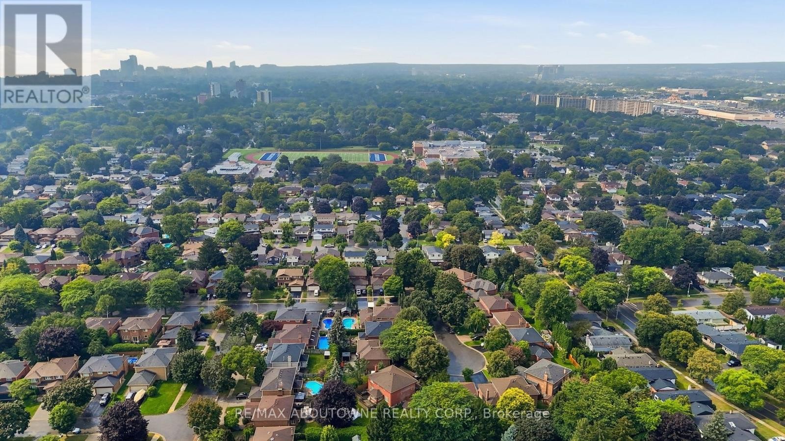












572 HARMONY AVENUE

,
Burlington (Roseland),




Ontario
L7N3S8


