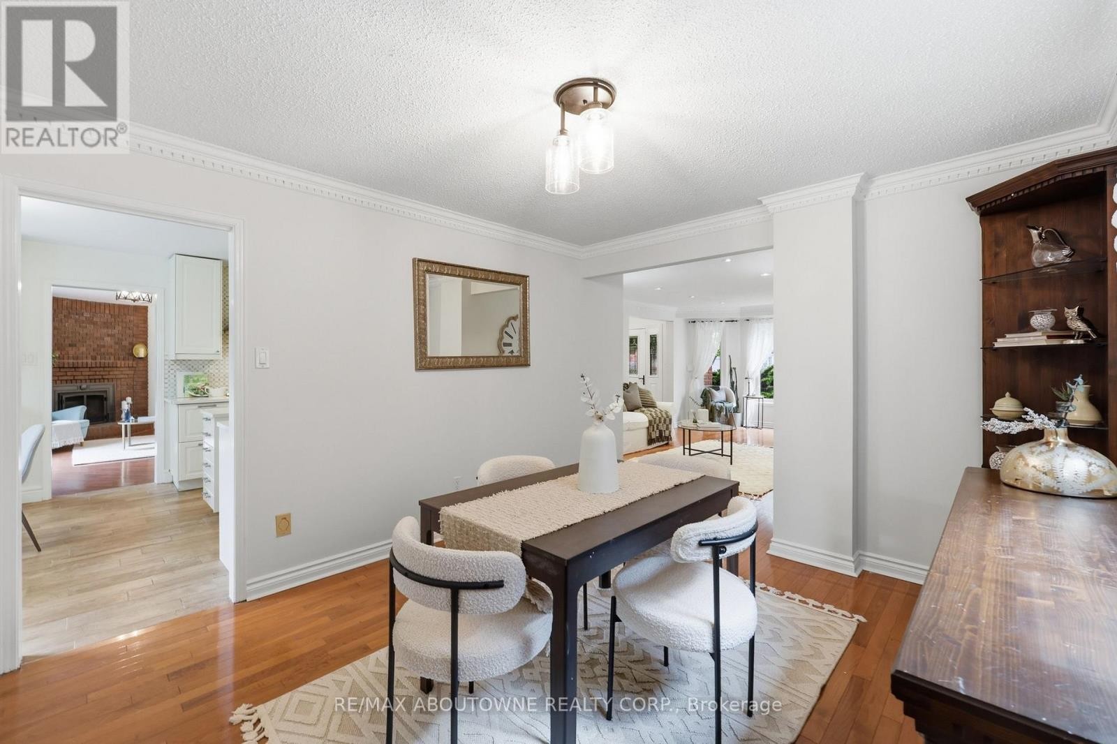 












572 HARMONY AVENUE

,
Burlington (Roseland),




Ontario
L7N3S8

