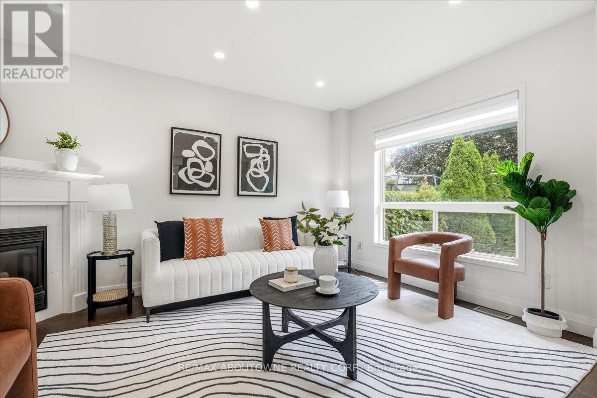 












1282 PARKHURST DRIVE

,
Oakville (WT West Oak Trails),




Ontario
L6M3V7

