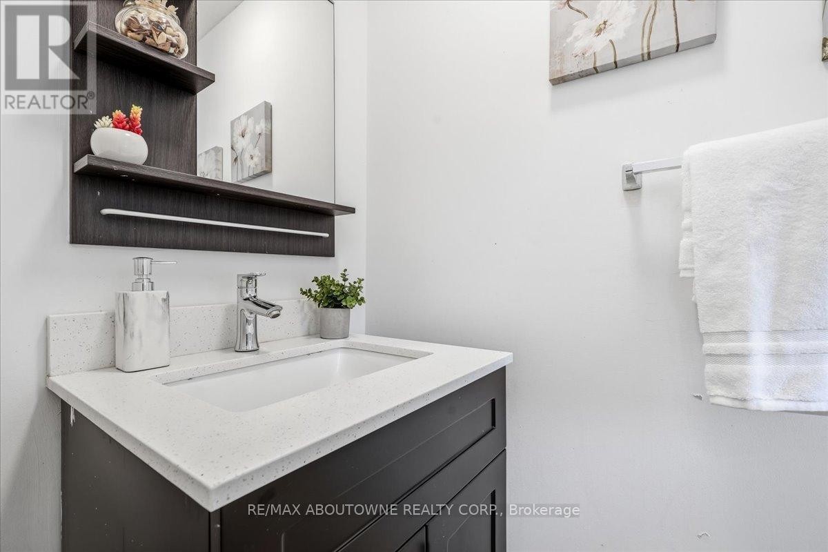 












1282 PARKHURST DRIVE

,
Oakville (WT West Oak Trails),




Ontario
L6M3V7

