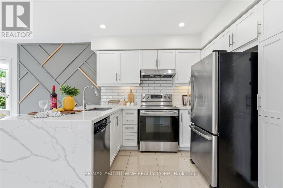 












1282 PARKHURST DRIVE

,
Oakville (WT West Oak Trails),




Ontario
L6M3V7

