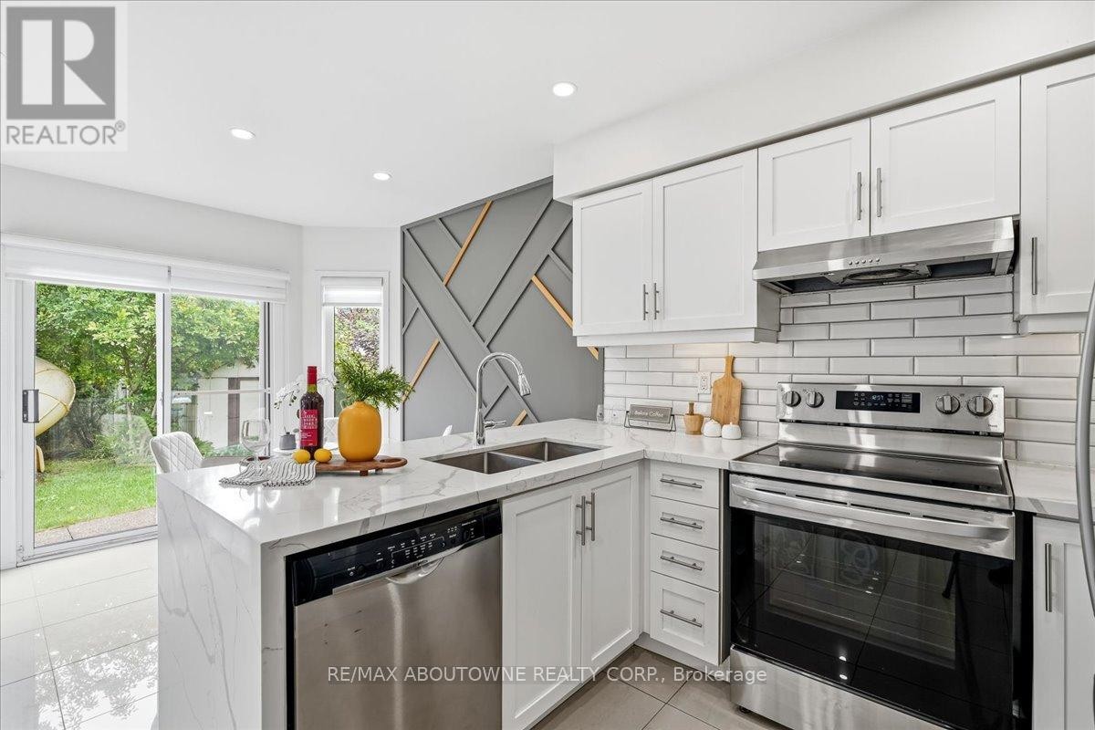 












1282 PARKHURST DRIVE

,
Oakville (WT West Oak Trails),




Ontario
L6M3V7

