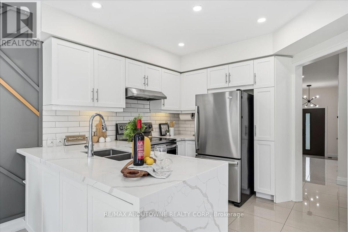 












1282 PARKHURST DRIVE

,
Oakville (WT West Oak Trails),




Ontario
L6M3V7

