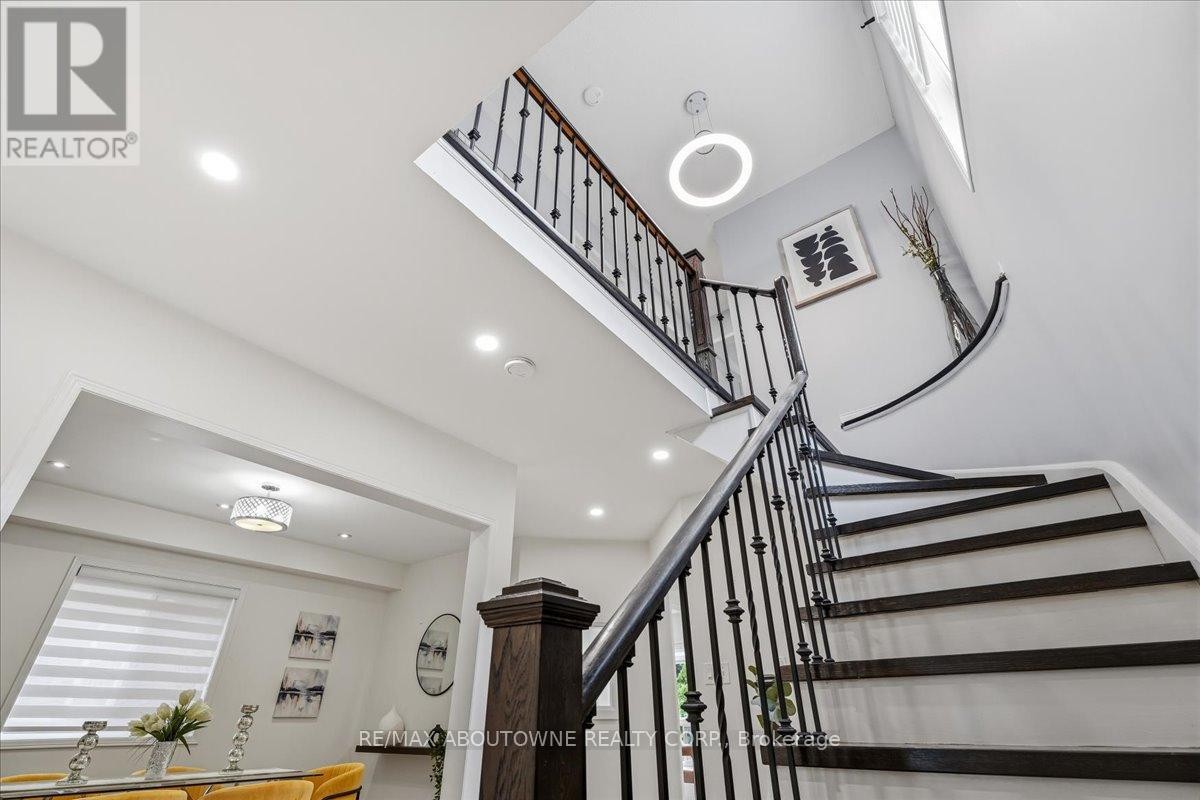 












1282 PARKHURST DRIVE

,
Oakville (WT West Oak Trails),




Ontario
L6M3V7

