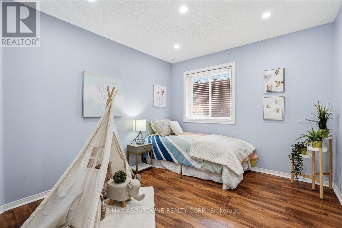 












1282 PARKHURST DRIVE

,
Oakville (WT West Oak Trails),




Ontario
L6M3V7

