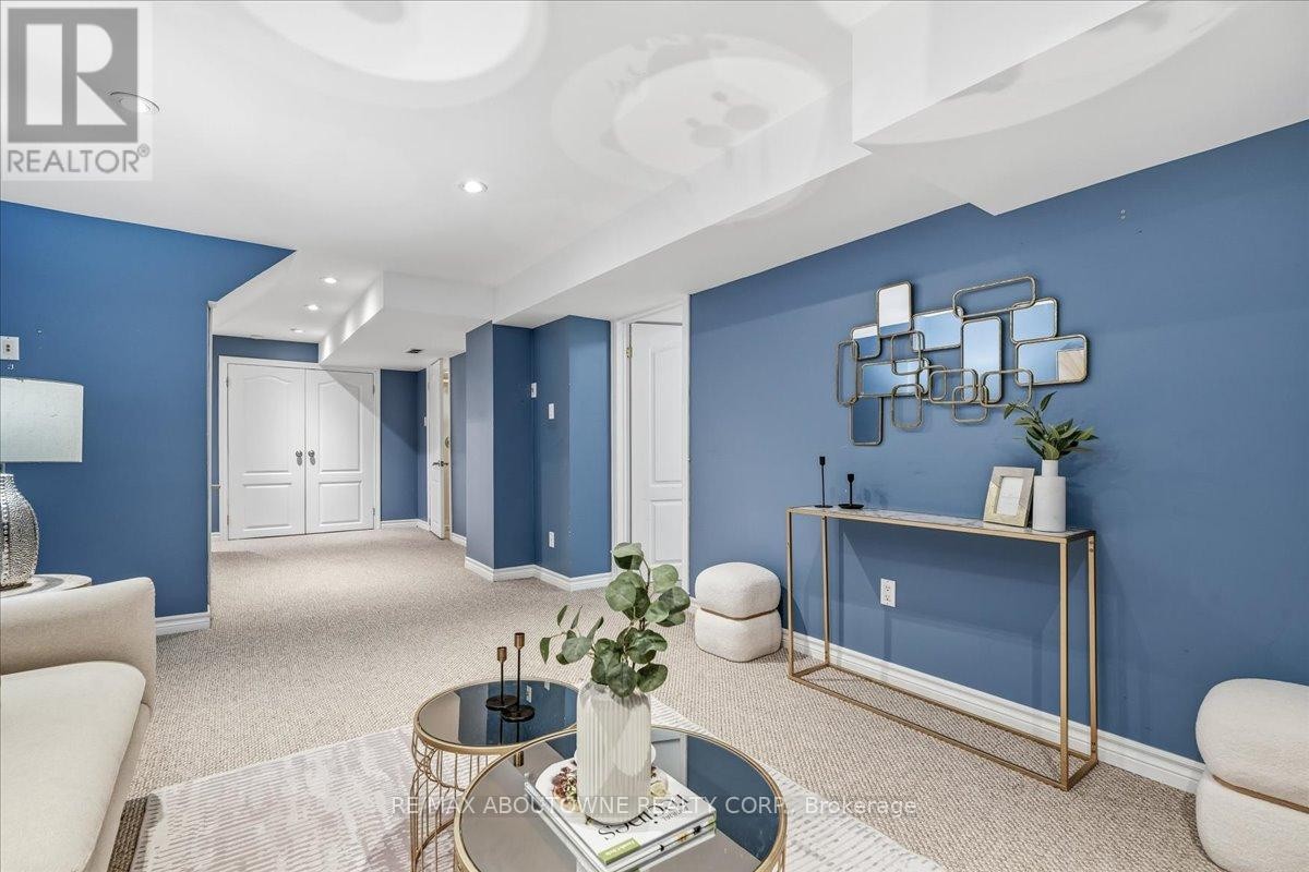 












1282 PARKHURST DRIVE

,
Oakville (WT West Oak Trails),




Ontario
L6M3V7

