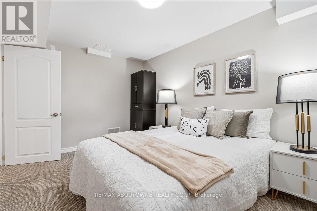 












1282 PARKHURST DRIVE

,
Oakville (WT West Oak Trails),




Ontario
L6M3V7

