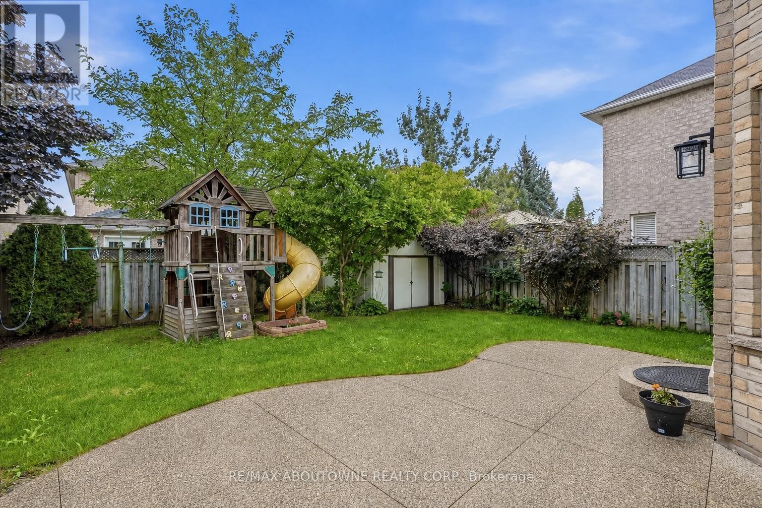 












1282 PARKHURST DRIVE

,
Oakville (WT West Oak Trails),




Ontario
L6M3V7

