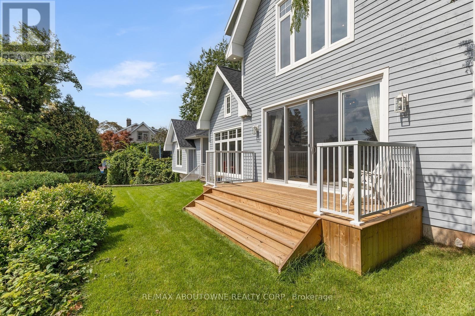












293 NORTH SHORE BOULEVARD E

,
Burlington (LaSalle),




Ontario
L7T1W8

