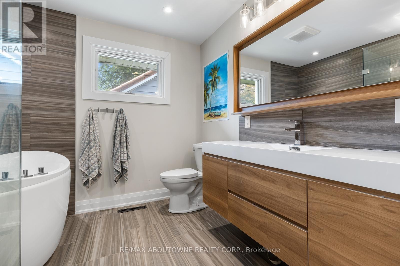 












293 NORTH SHORE BOULEVARD E

,
Burlington (LaSalle),




Ontario
L7T1W8

