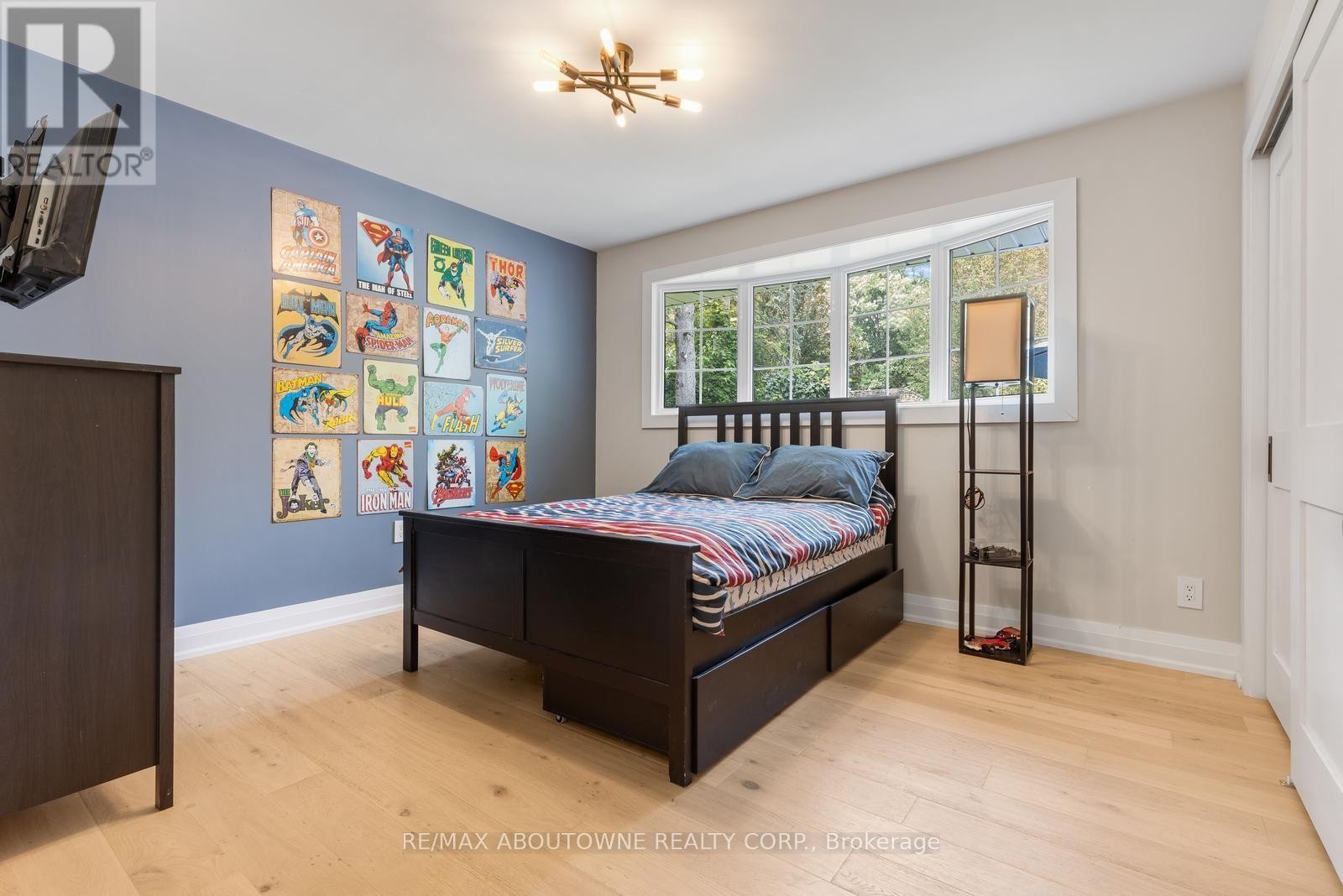 












293 NORTH SHORE BOULEVARD E

,
Burlington (LaSalle),




Ontario
L7T1W8


