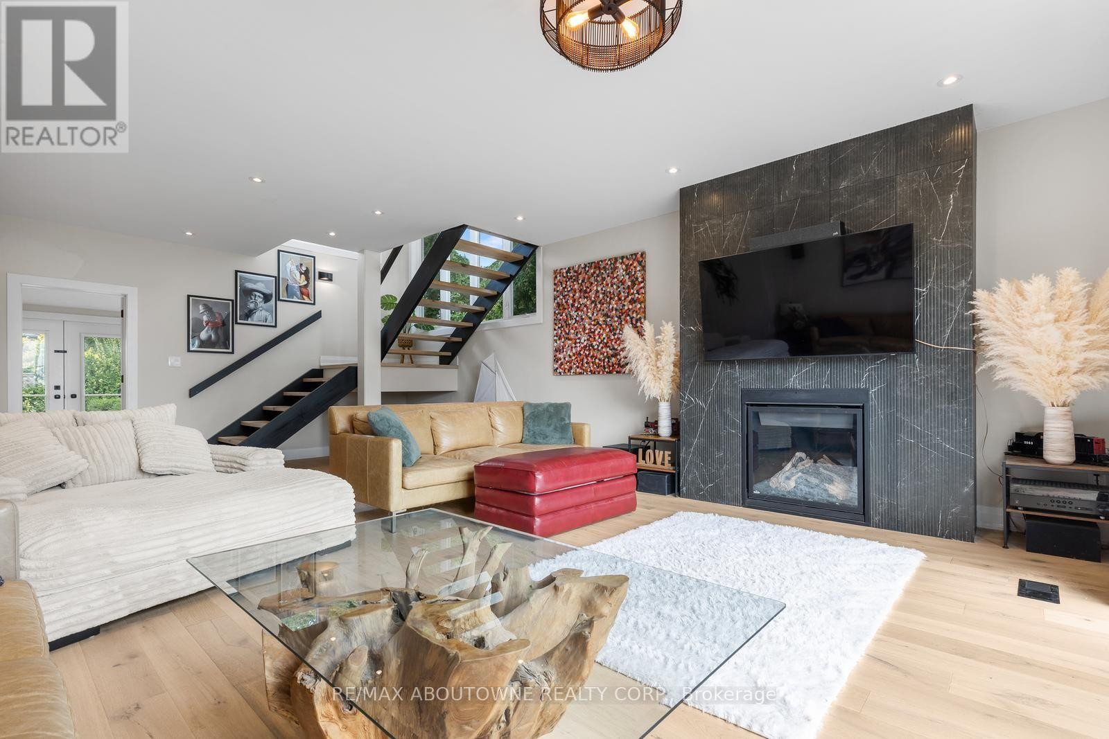 












293 NORTH SHORE BOULEVARD E

,
Burlington (LaSalle),




Ontario
L7T1W8

