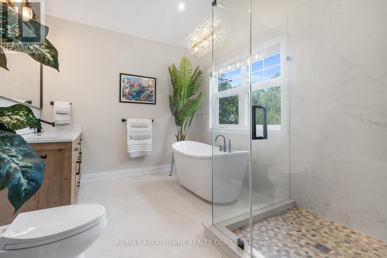 












293 NORTH SHORE BOULEVARD E

,
Burlington (LaSalle),




Ontario
L7T1W8

