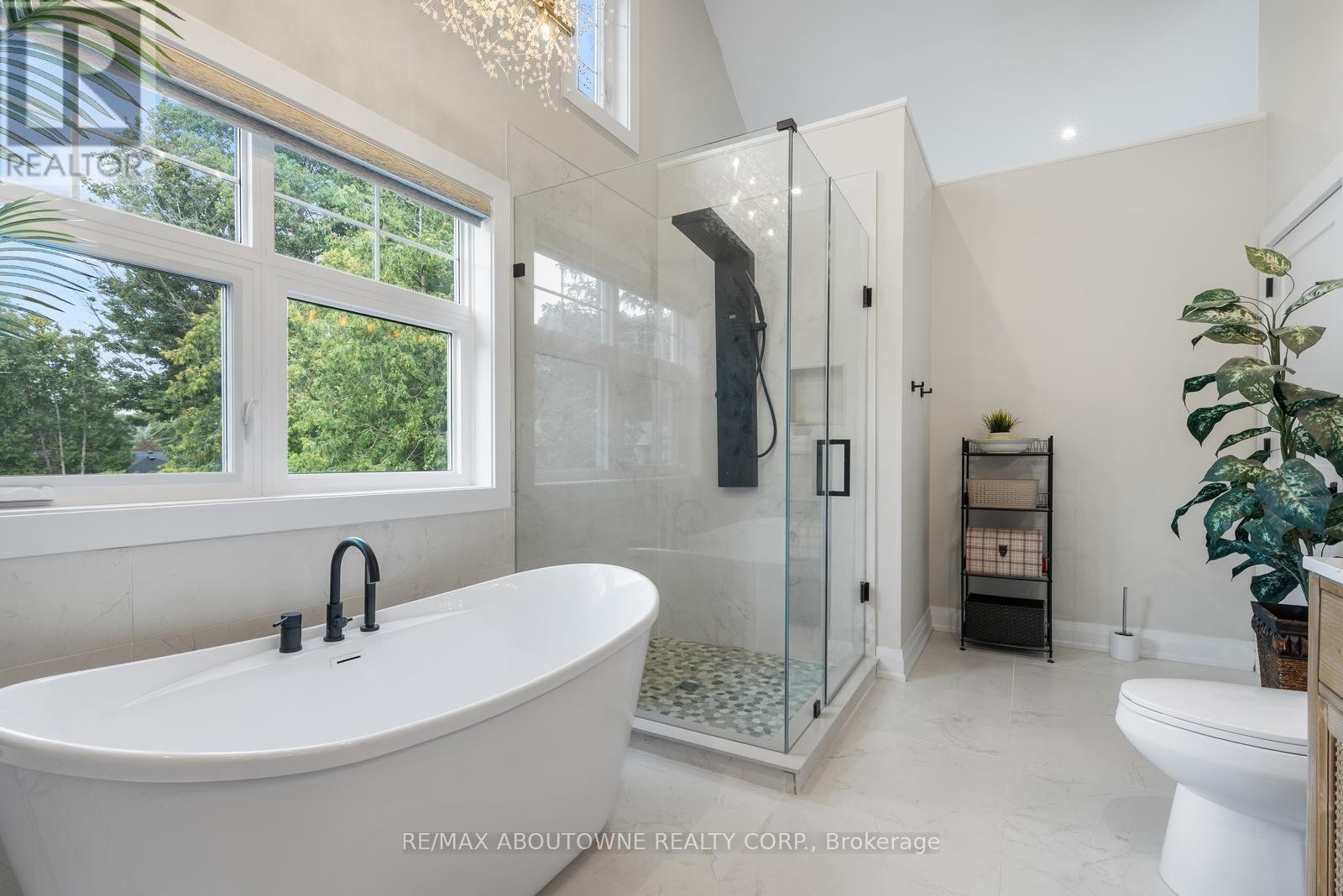 












293 NORTH SHORE BOULEVARD E

,
Burlington (LaSalle),




Ontario
L7T1W8

