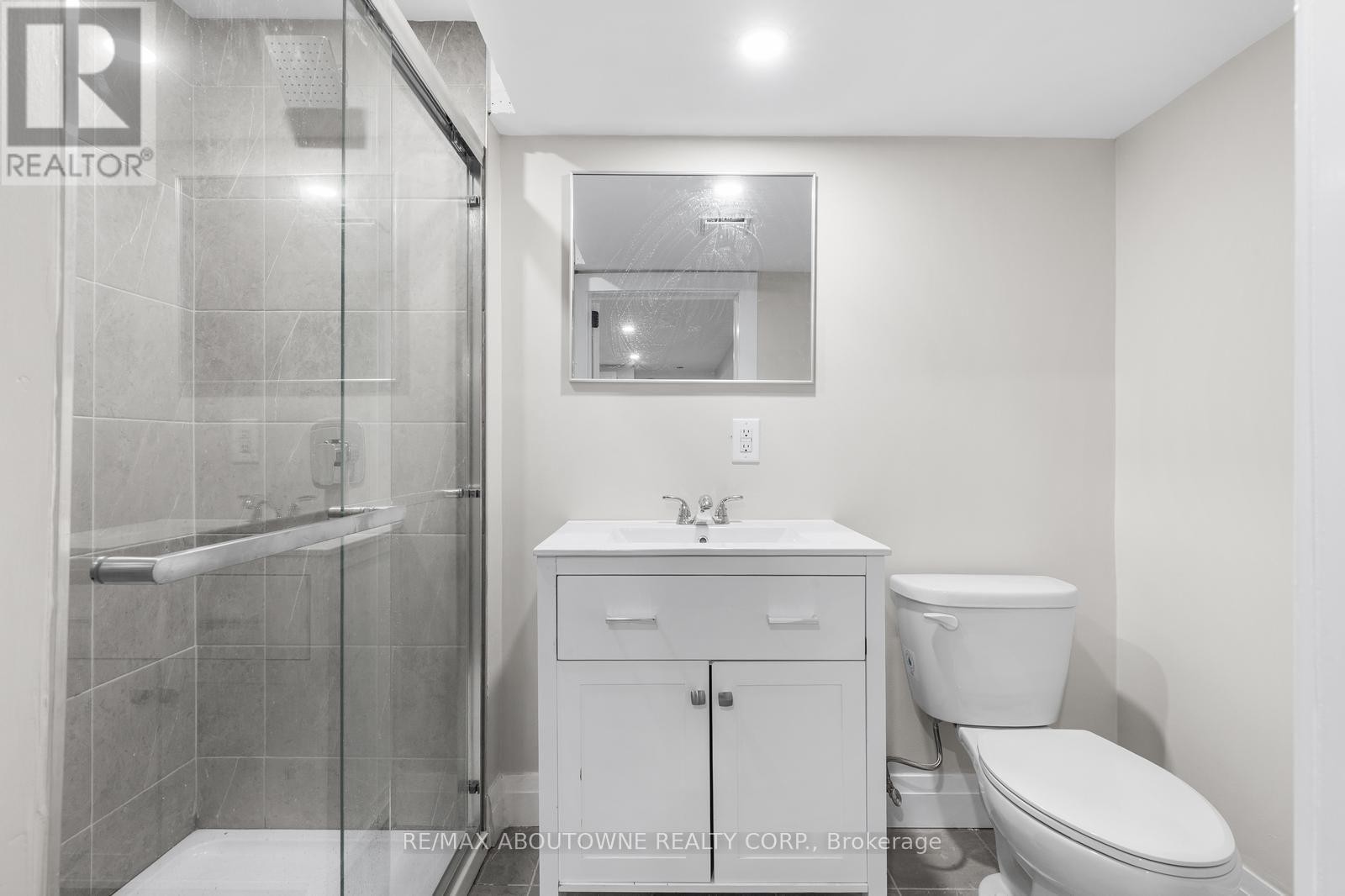 












293 NORTH SHORE BOULEVARD E

,
Burlington (LaSalle),




Ontario
L7T1W8

