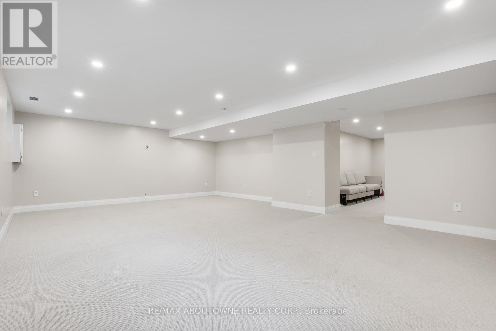 












293 NORTH SHORE BOULEVARD E

,
Burlington (LaSalle),




Ontario
L7T1W8

