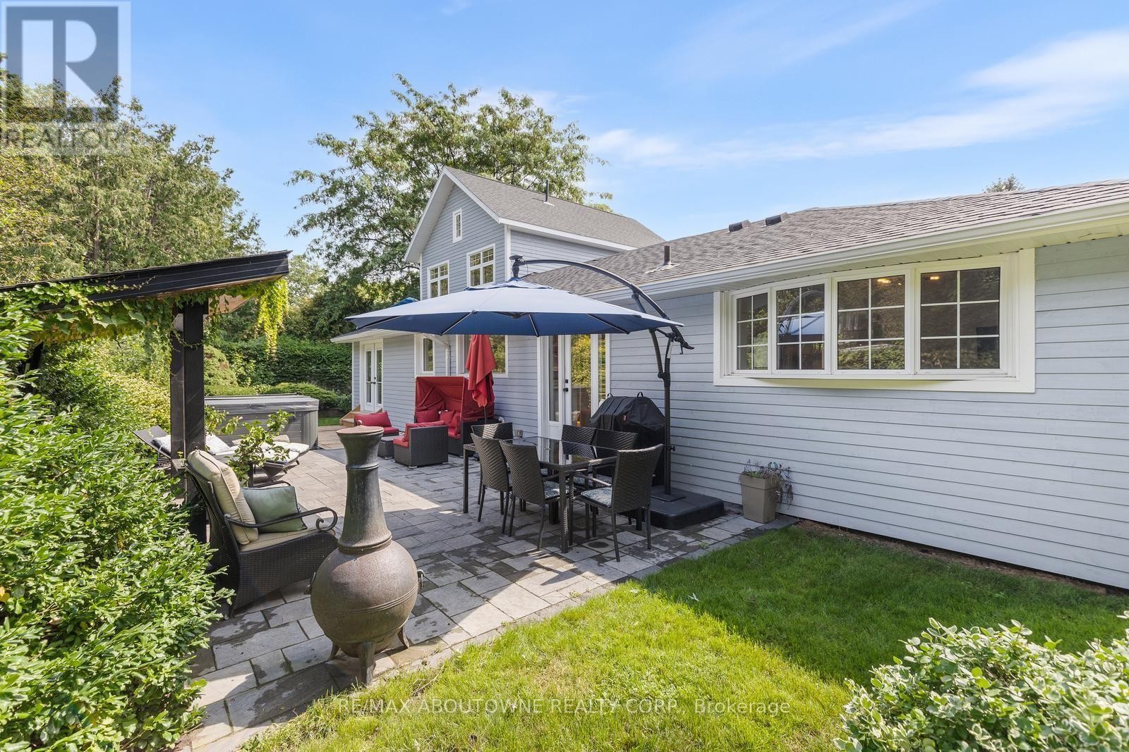 












293 NORTH SHORE BOULEVARD E

,
Burlington (LaSalle),




Ontario
L7T1W8

