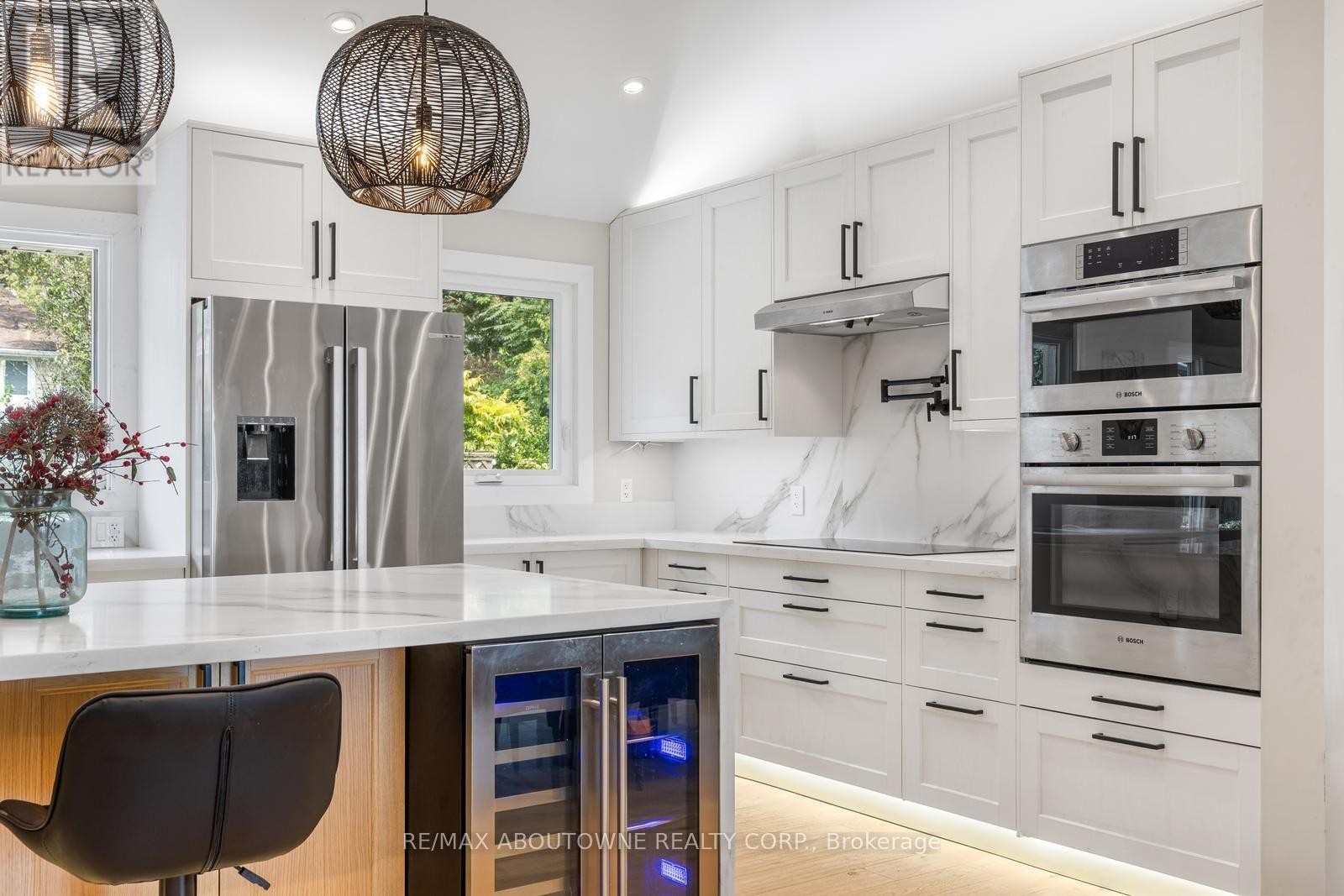 












293 NORTH SHORE BOULEVARD E

,
Burlington (LaSalle),




Ontario
L7T1W8

