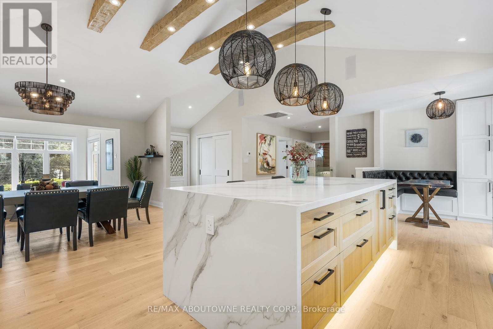 












293 NORTH SHORE BOULEVARD E

,
Burlington (LaSalle),




Ontario
L7T1W8

