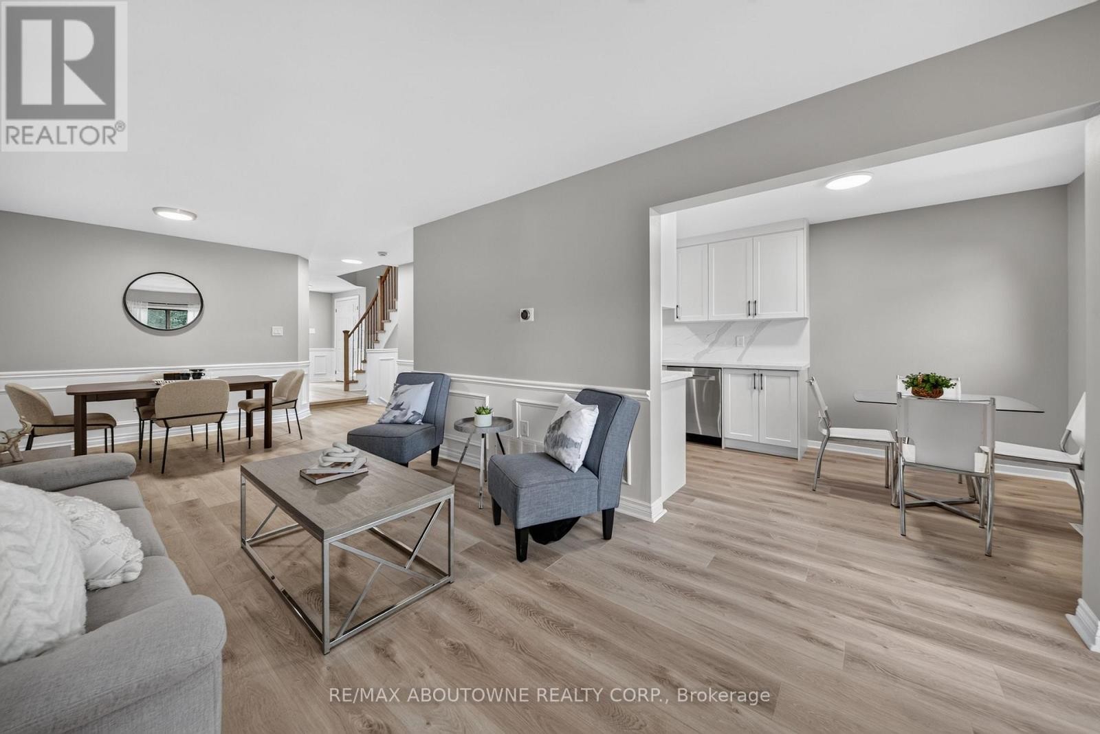 












4353 SAWMILL VALLEY DRIVE

,
Mississauga (Erin Mills),




Ontario
L5L3L3

