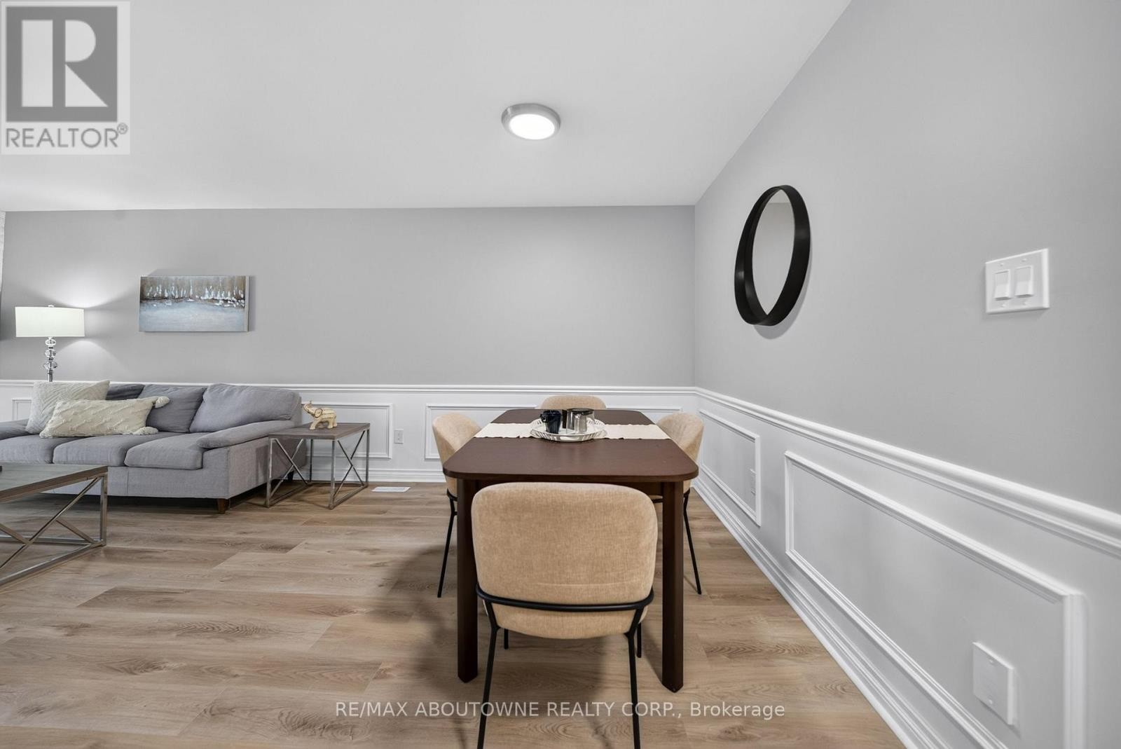 












4353 SAWMILL VALLEY DRIVE

,
Mississauga (Erin Mills),




Ontario
L5L3L3

