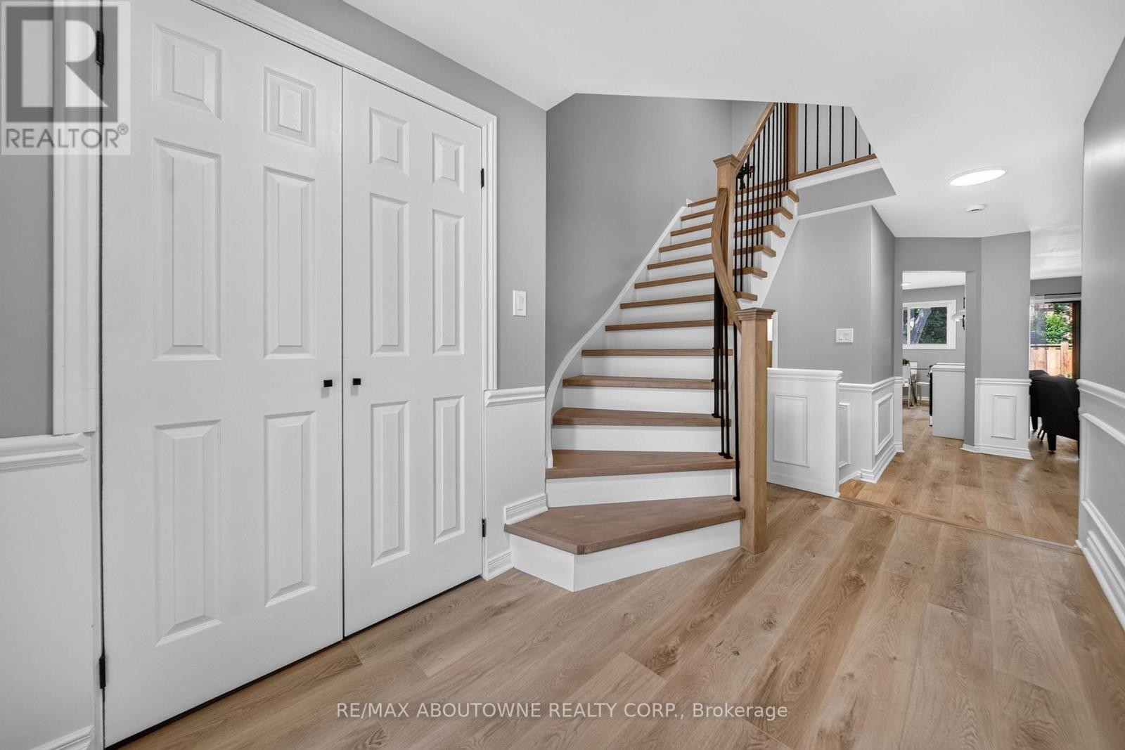 












4353 SAWMILL VALLEY DRIVE

,
Mississauga (Erin Mills),




Ontario
L5L3L3

