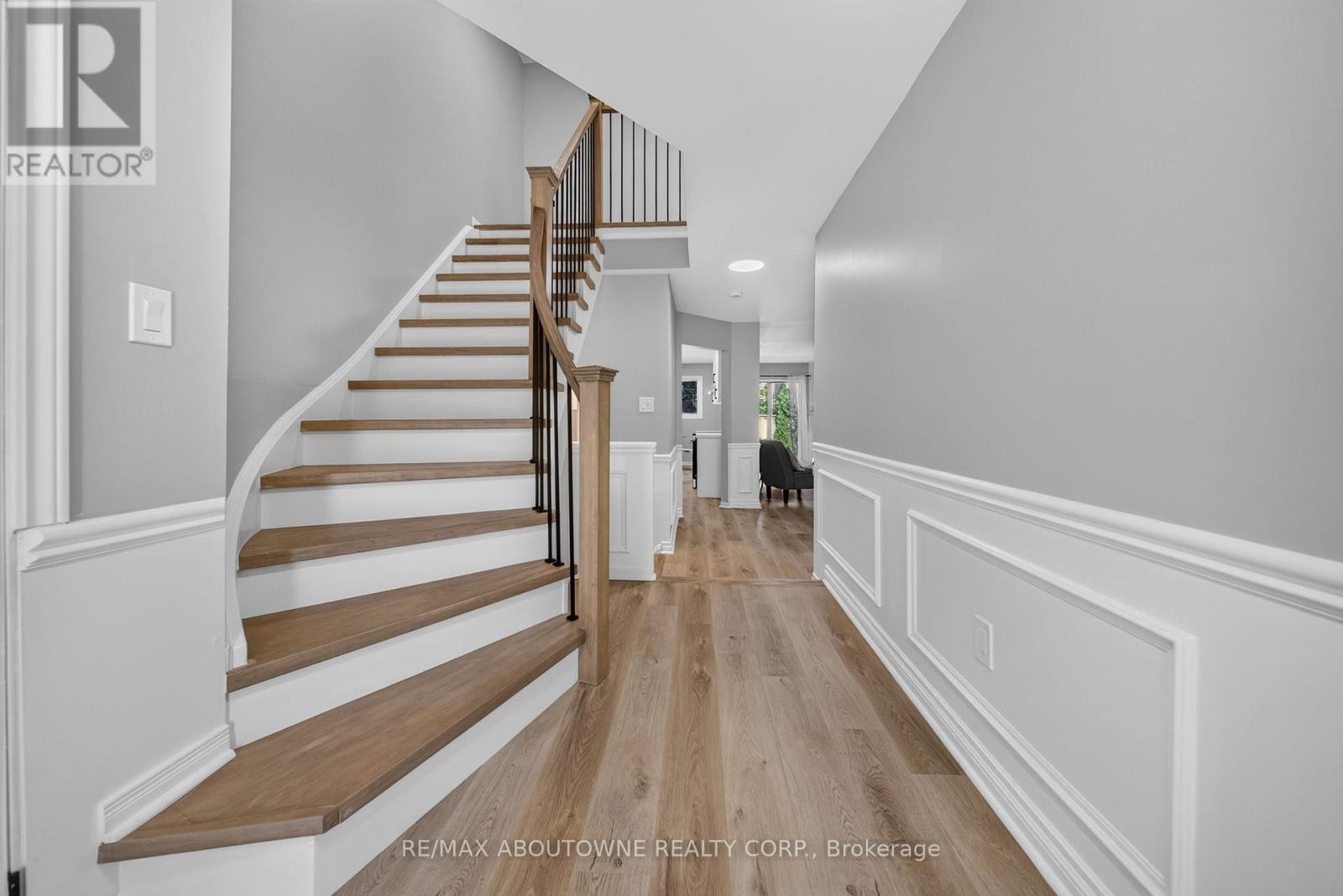 












4353 SAWMILL VALLEY DRIVE

,
Mississauga (Erin Mills),




Ontario
L5L3L3

