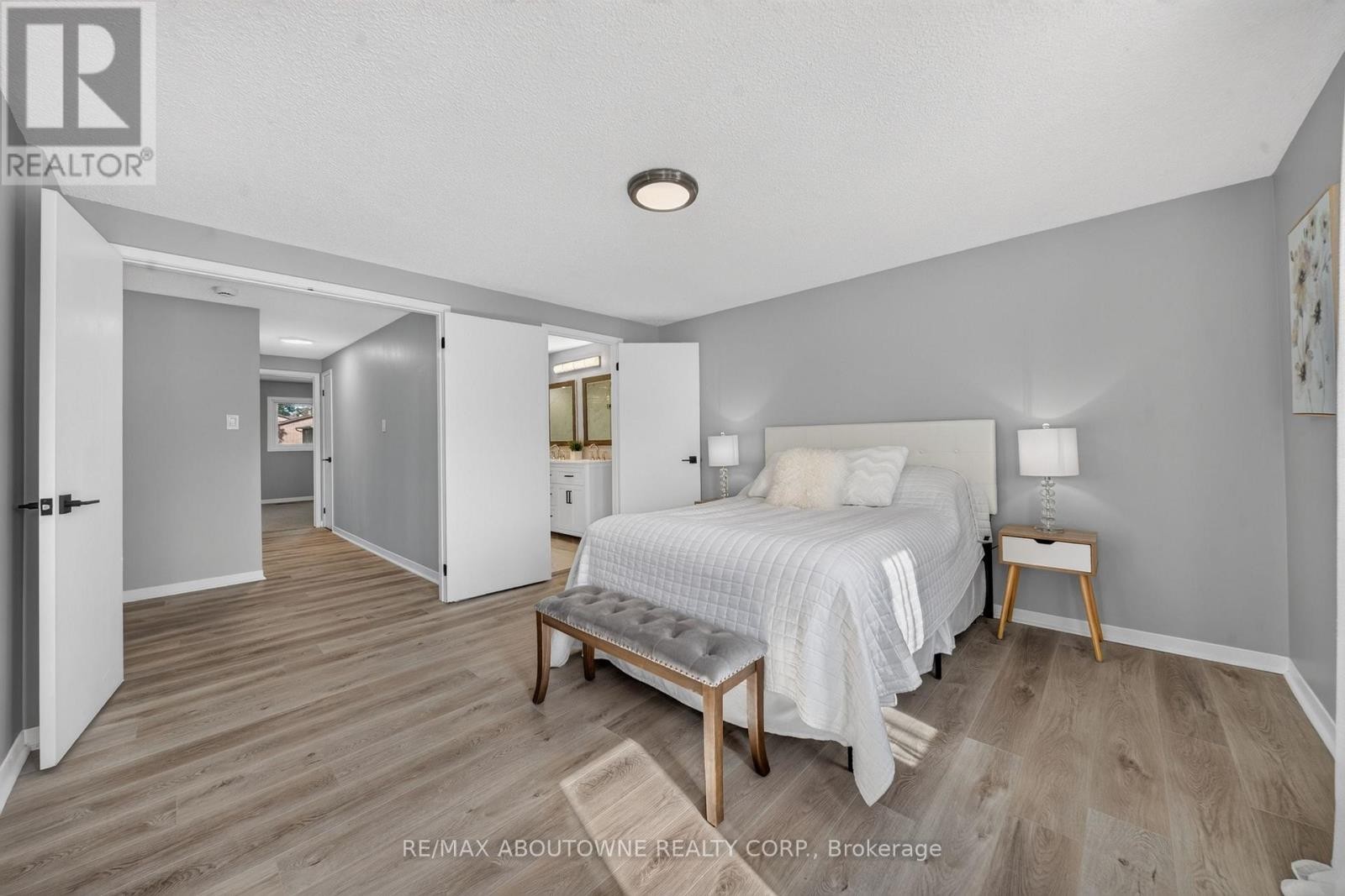 












4353 SAWMILL VALLEY DRIVE

,
Mississauga (Erin Mills),




Ontario
L5L3L3

