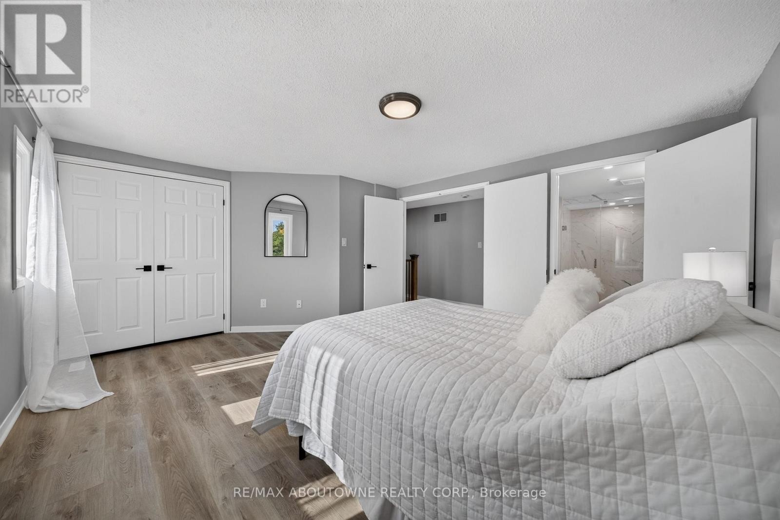












4353 SAWMILL VALLEY DRIVE

,
Mississauga (Erin Mills),




Ontario
L5L3L3

