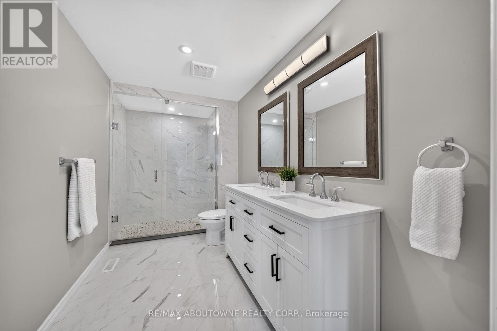 












4353 SAWMILL VALLEY DRIVE

,
Mississauga (Erin Mills),




Ontario
L5L3L3

